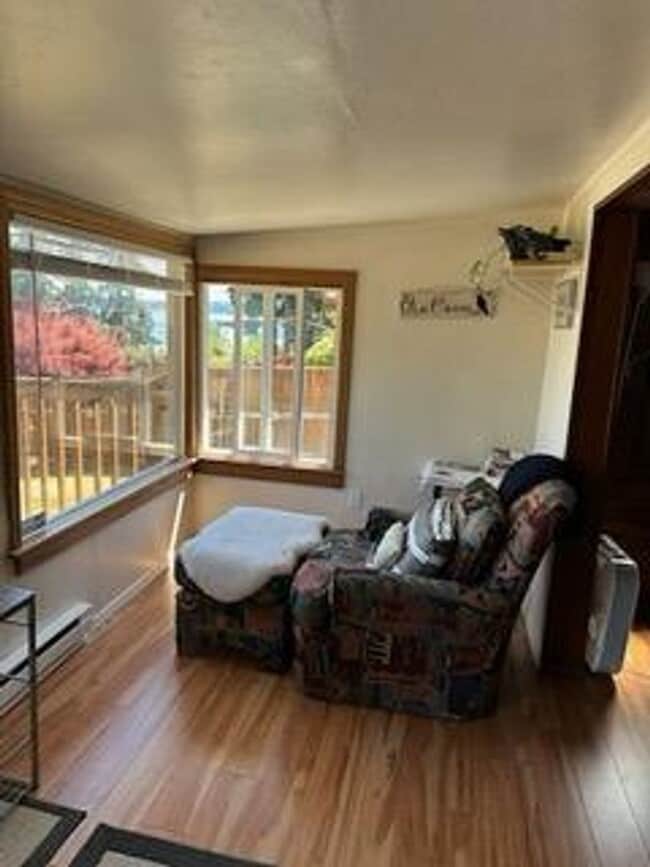 Building Photo - Water View Cabin in Iilahee - Fully Furnished