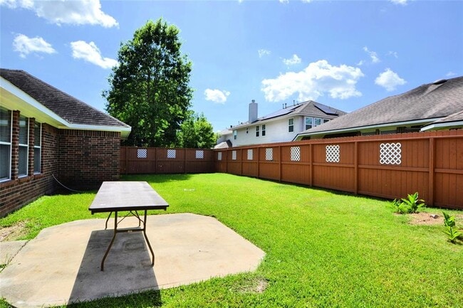 Building Photo - 12118 Green Trails Dr
