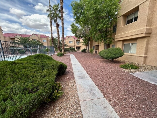 Building Photo - Charming condo in desirable West Las Vegas location
