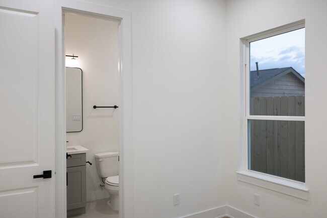 Building Photo - 3909 Maggie St