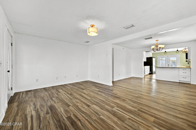 Building Photo - 343 Spring Ave
