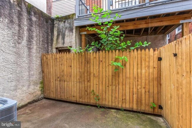 Building Photo - 1642 Olive St