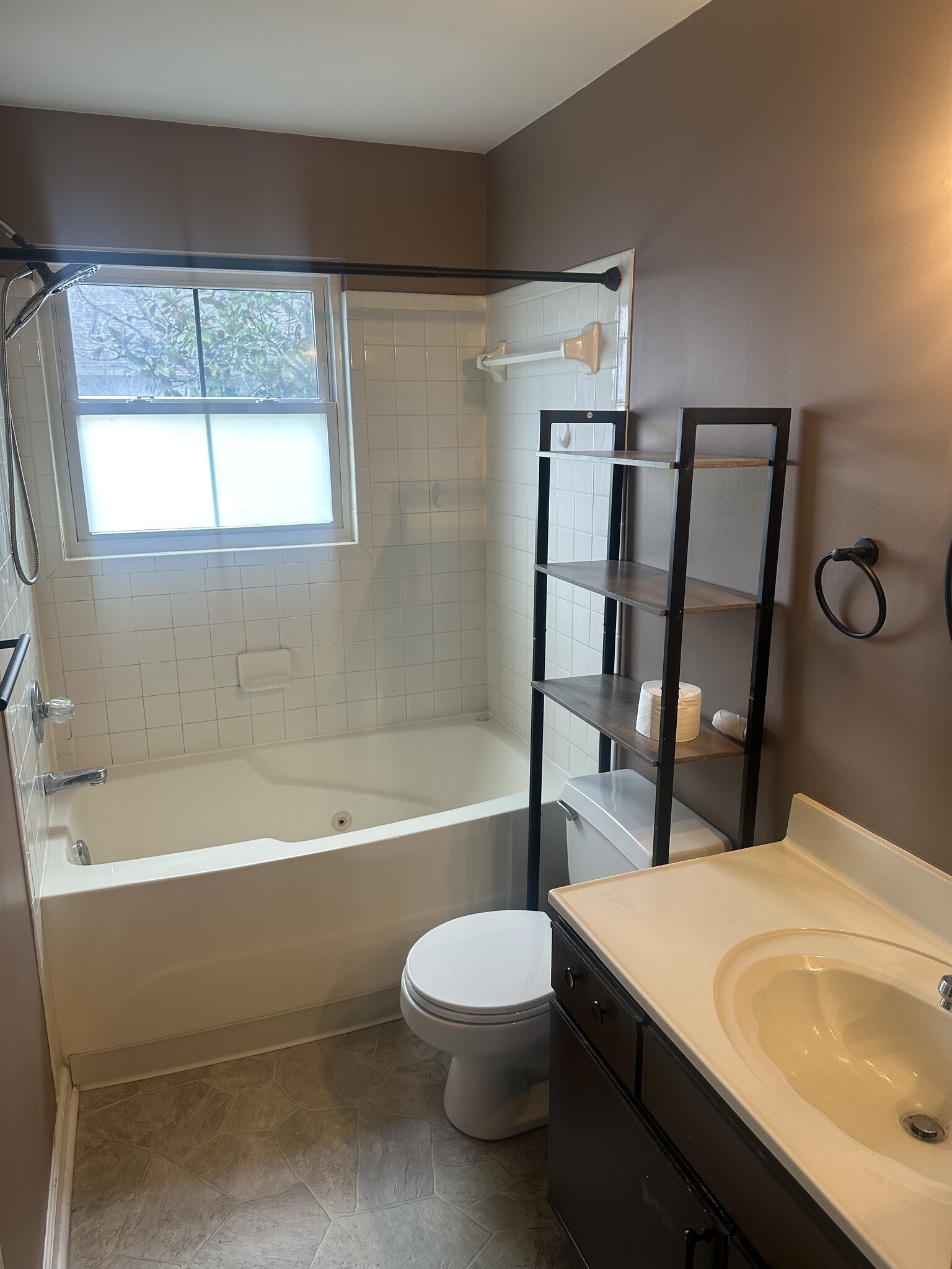 Building Photo - 5080 Heathglen Cir