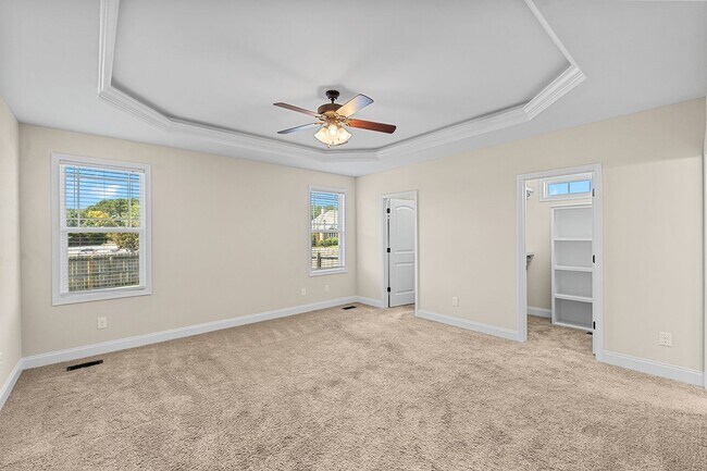 Building Photo - **Spacious 3bd/3ba in Raleigh**