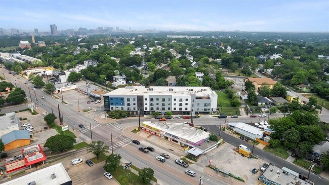 Building Photo - 2220 Webberville Rd