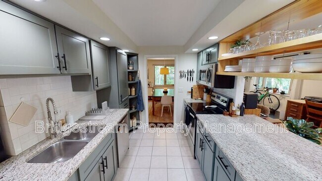Building Photo - 2125 Belloak Dr