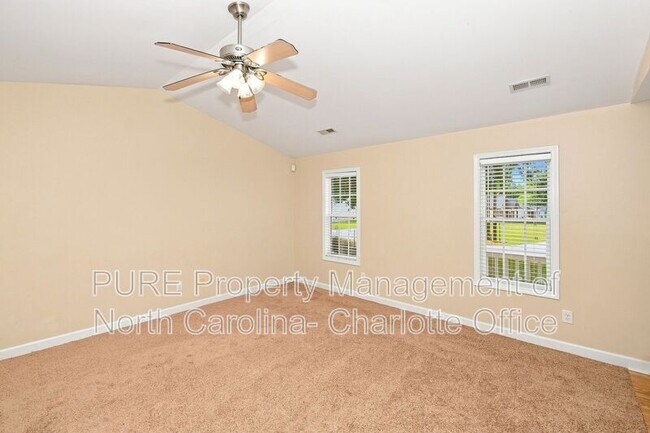Building Photo - 1459 Ontario Dr