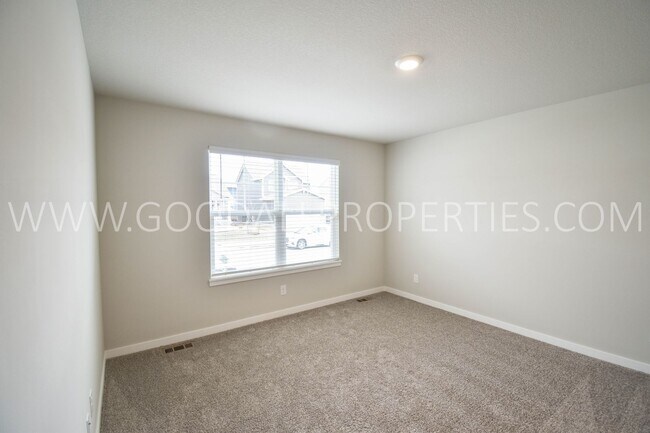 Building Photo - 4 Bedroom 3 Bath Ranch Finished Basement i...