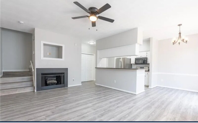 Building Photo - 302 Primrose Ln