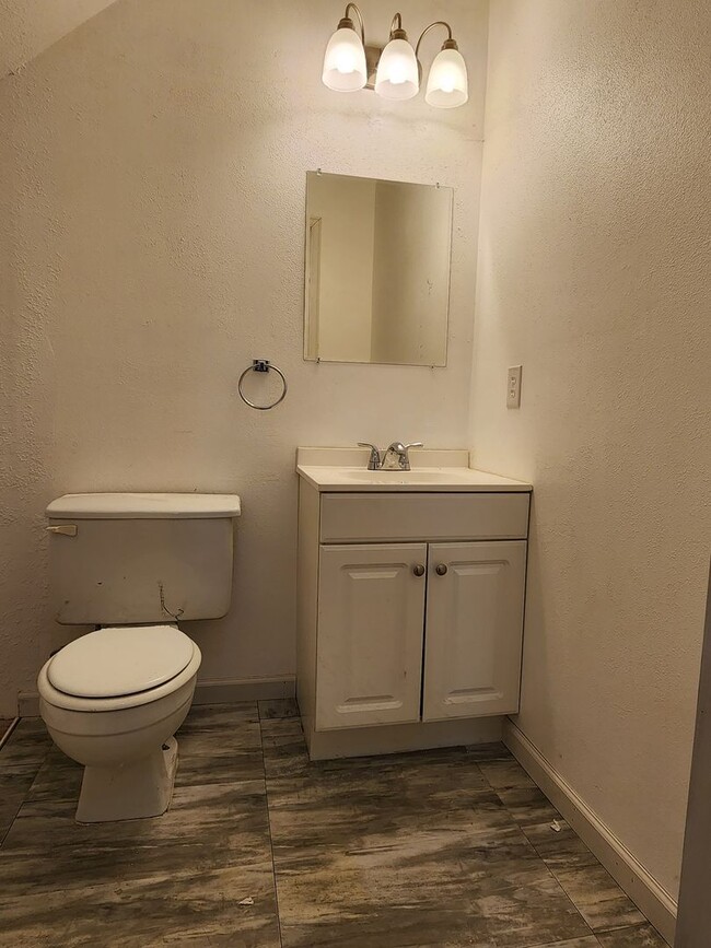 Building Photo - Wonderful townhome unit in Arvada! MOVE IN READY!!
