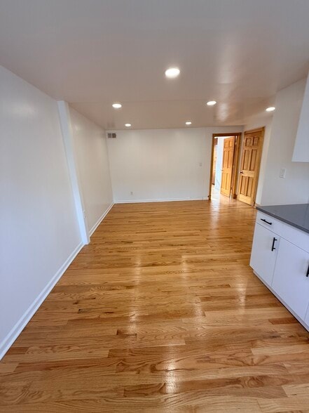 Building Photo - 2068 33rd St