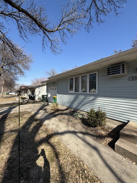 Building Photo - Twin Homes