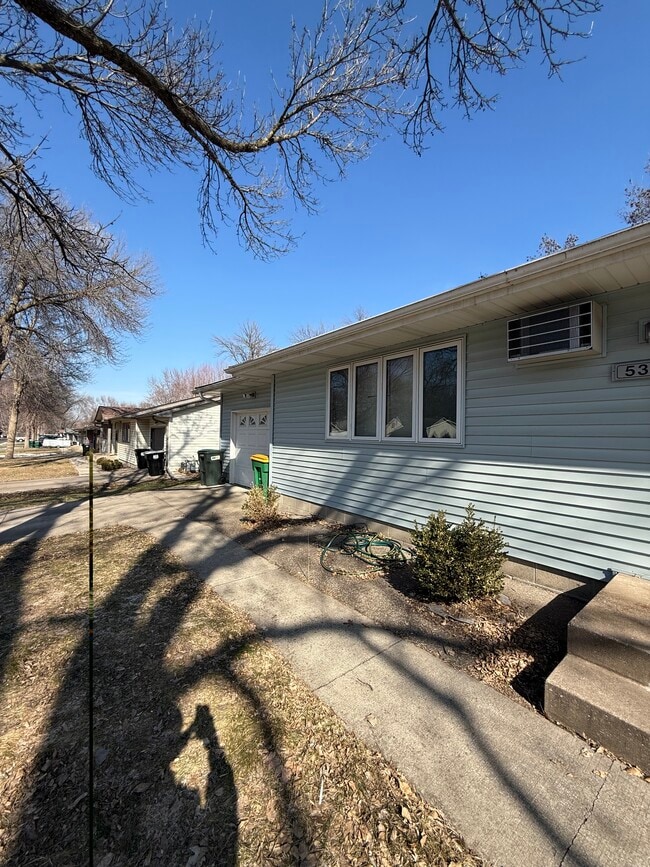Building Photo - Twin Homes