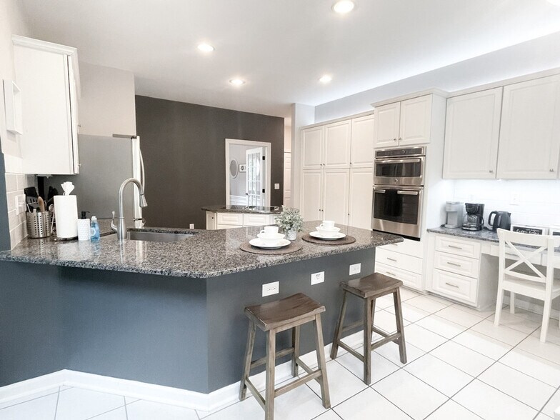 Building Photo - 10315 Rougemont Ln