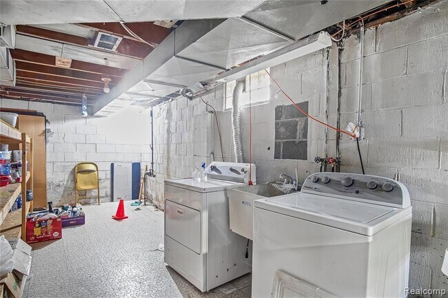 Building Photo - 144 Woodward Ave