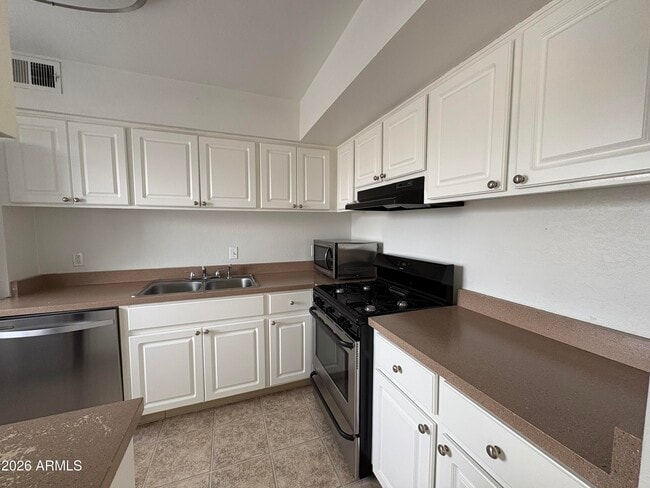 Building Photo - 7141 N 16th St