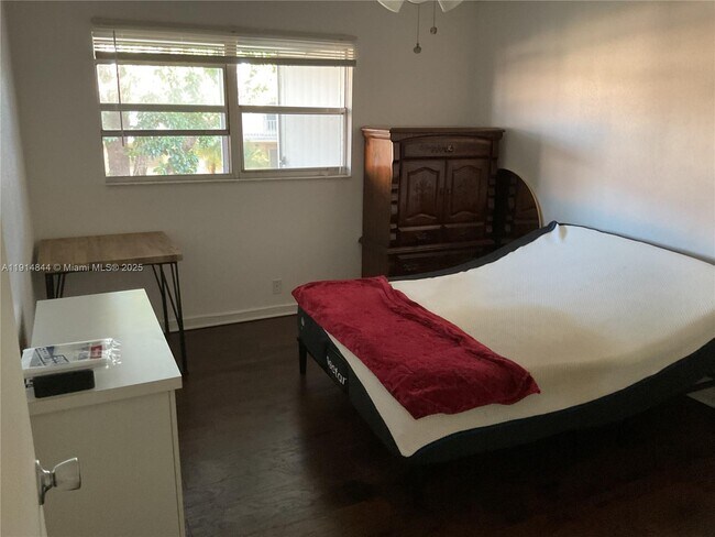 Building Photo - 516 Saxony Dr