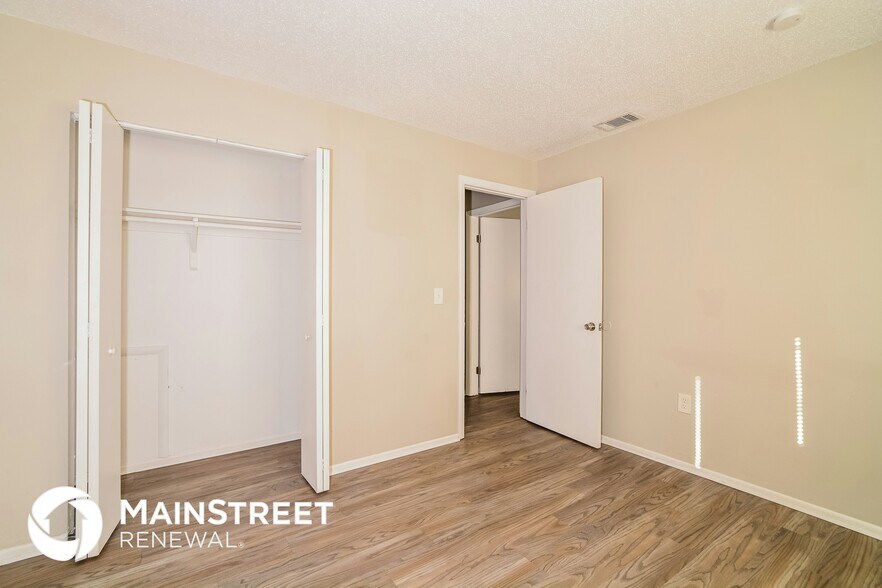 Building Photo - 2000 Burning Tree Dr