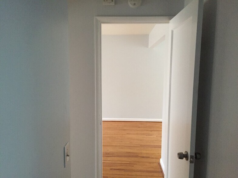 Building Photo - 2406 Southeast 52nd Avenue