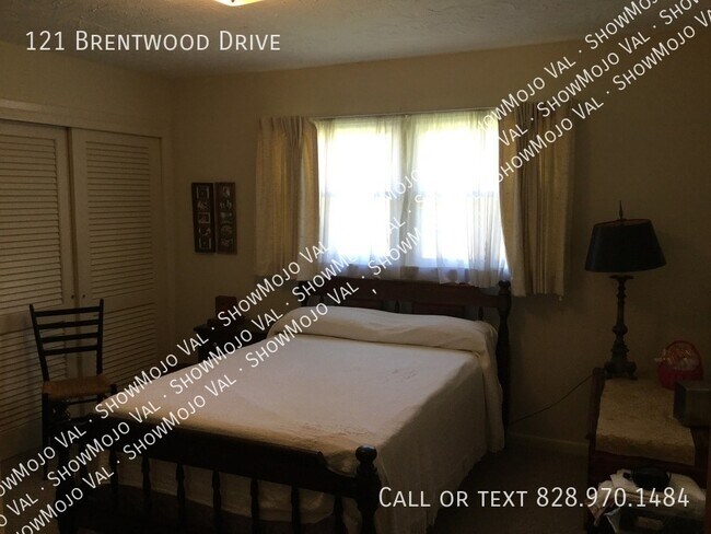 Building Photo - 121 Brentwood Dr