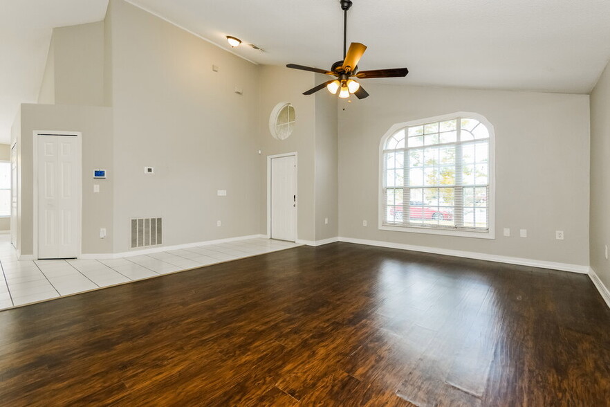 Building Photo - 1718 Putney Cir