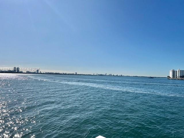 Building Photo - 2016 Bay Dr