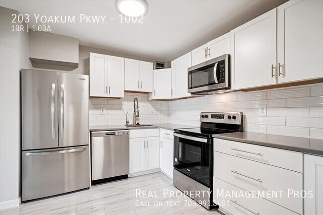 Building Photo - 203 Yoakum Pkwy