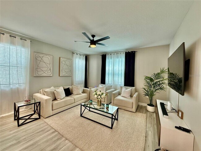 Building Photo - 6255 Golden Bch Dr