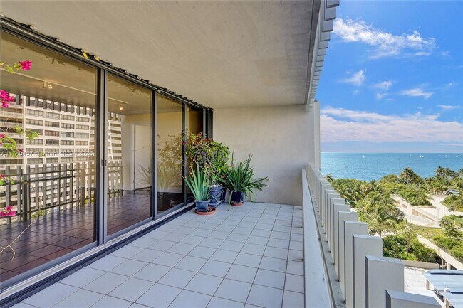 Building Photo - 3 Grove Isle Dr