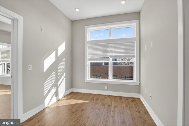 Building Photo - 2034 N Front St