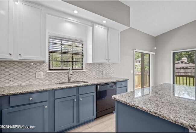 Building Photo - 111 Solano Woods Dr