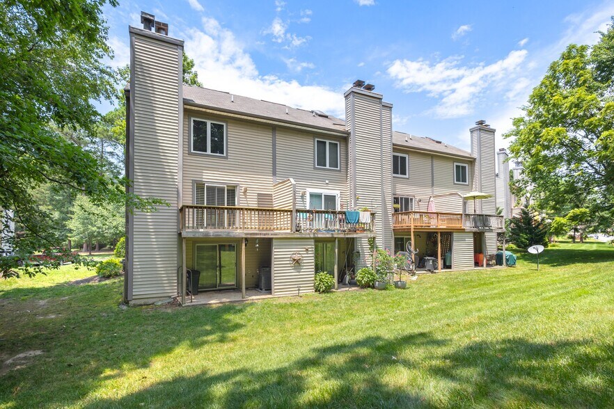 Building Photo - 12021 Shore View Dr