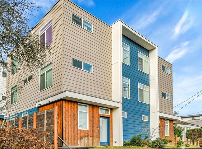 Building Photo - Spacious 8-Bedroom in Ravenna – Centrally Located Near UW and U Village