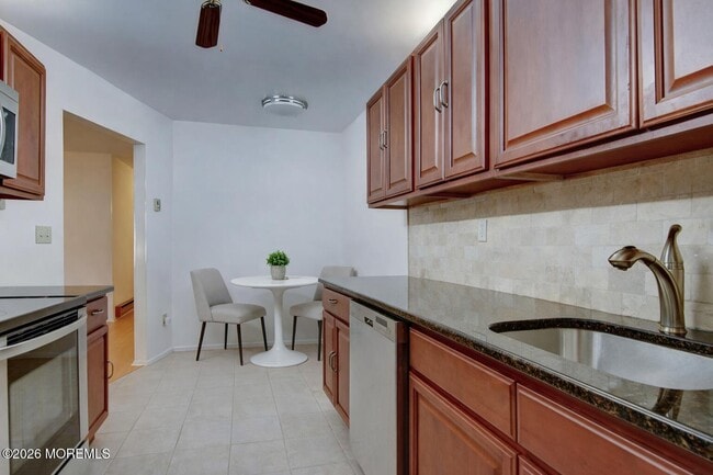 Building Photo - 59 Amberly Dr