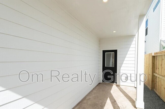 Building Photo - 4705 Idaho St