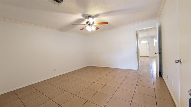 Building Photo - 44 W Tri Oaks Ln