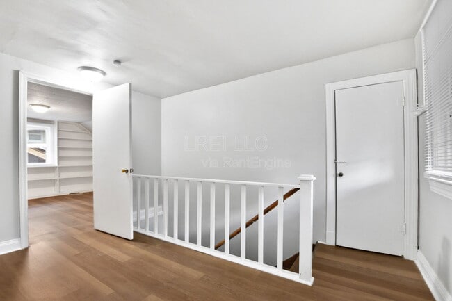 Building Photo - 221 S 41st St