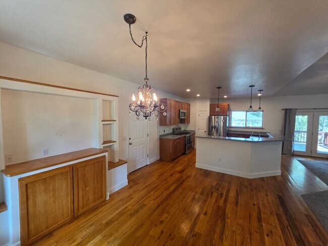 Building Photo - 2374 S Cliffview St