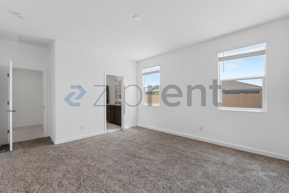 Building Photo - Unit