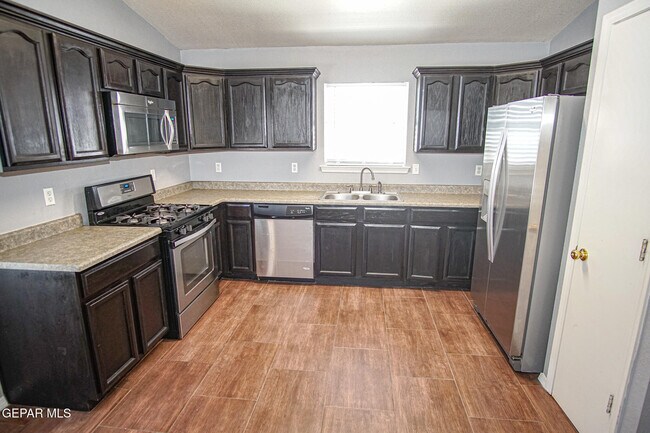 Building Photo - 3717 Tierra Zafiro Dr