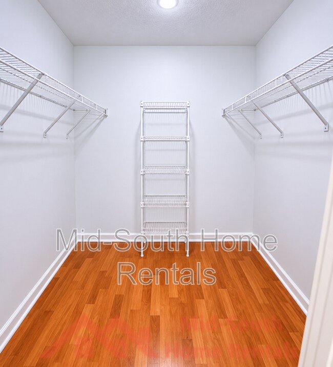 Building Photo - 9901 Woodland Bend Dr