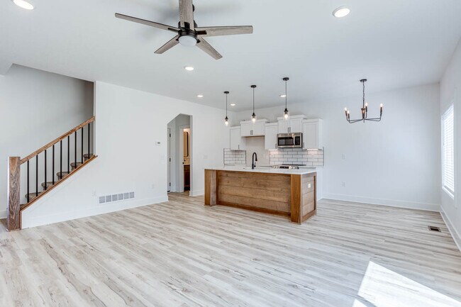 Building Photo - 8541 W 37th St N