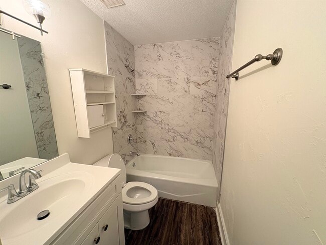 Building Photo - 1543 Coombs Dr