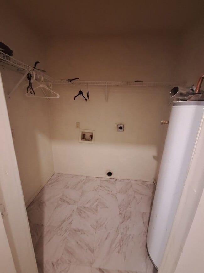 Building Photo - 4 Bedroom, 2 Bath in Clyde!