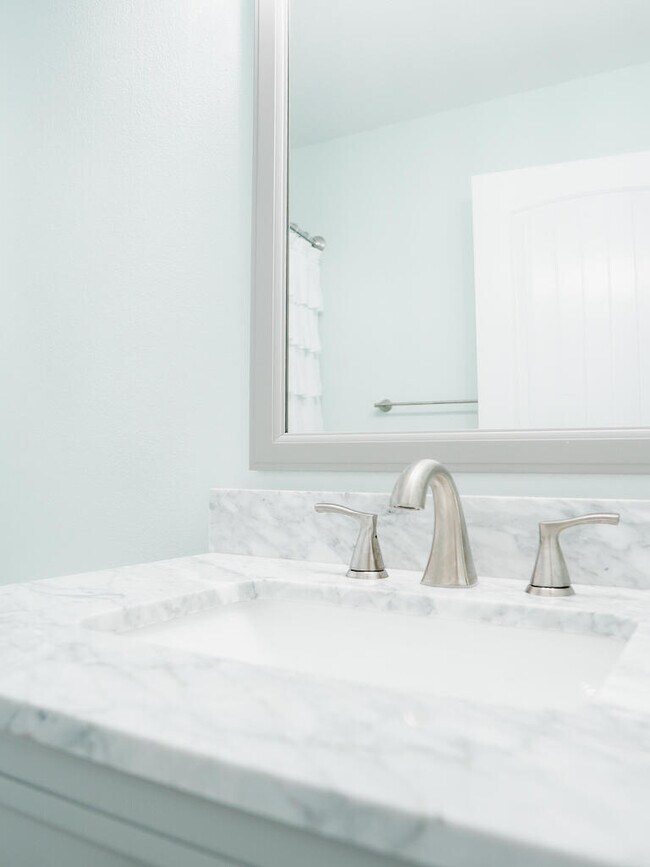 Building Photo - 8261 Sierra St