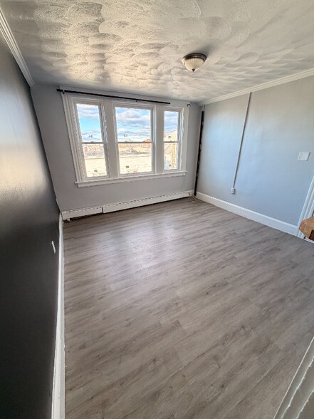 Building Photo - 73 Haverhill St