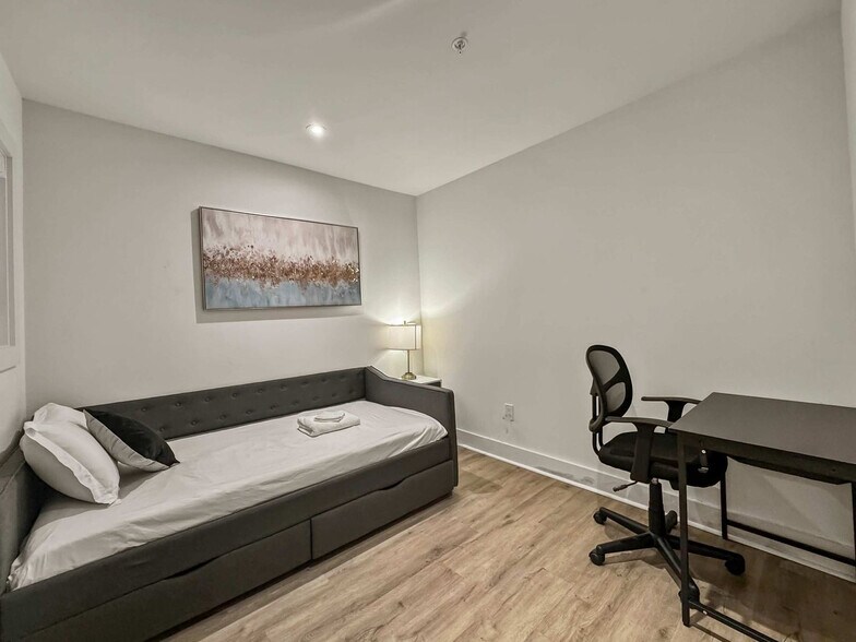 Building Photo - 1731 N Fitzhugh Ave