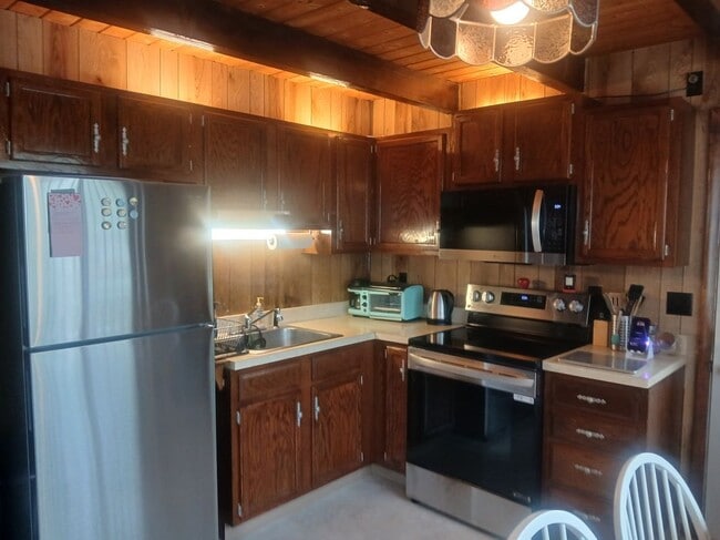 Building Photo - 20 Woodcrest Ln