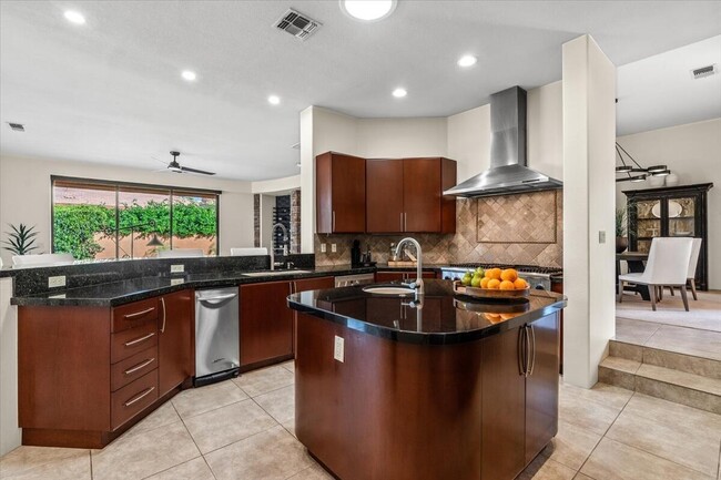 Building Photo - 50380 Vía Serenidad