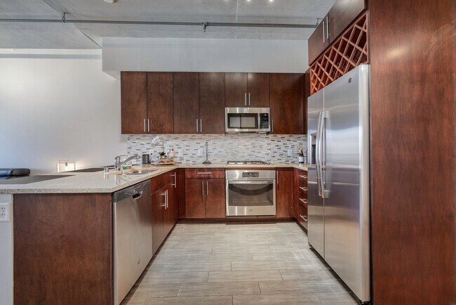 Building Photo - Fully Furnished Spacious One Bedroom - Downtown Las Vegas